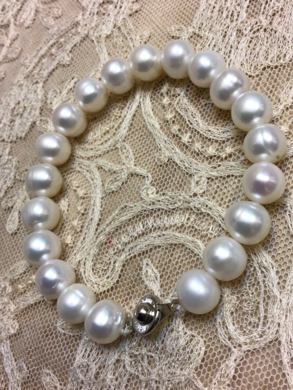 Classic Freshwater White Pearl Bracelet Silver-tone Clasp